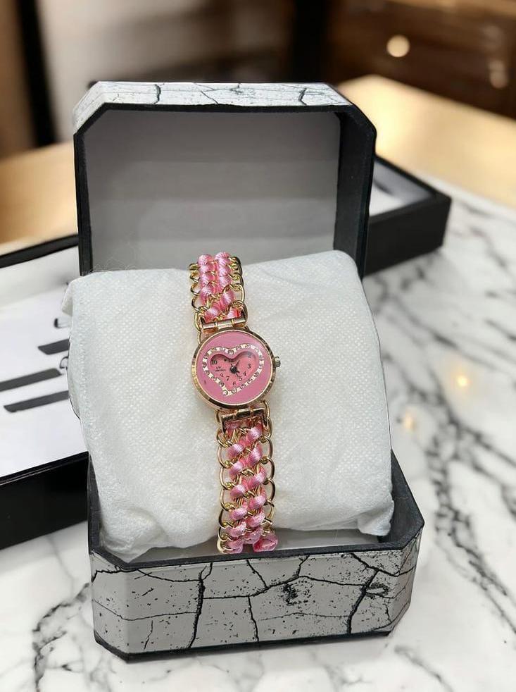 Elegant Heart-Shaped Quartz Watch for Women - Premium Chain Strap Design