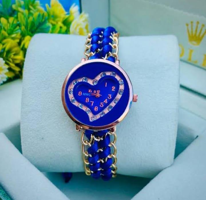 Elegant Heart-Shaped Quartz Watch for Women - Premium Chain Strap Design