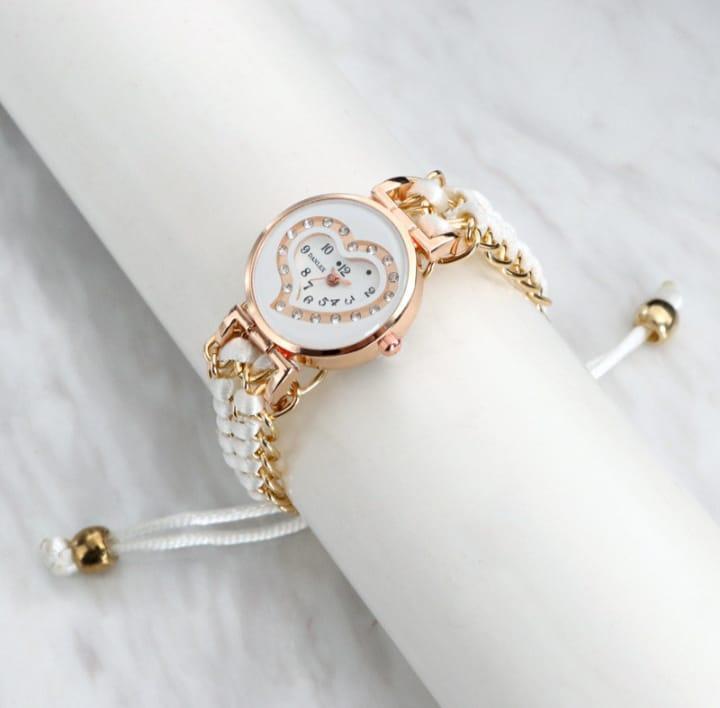 Elegant Heart-Shaped Quartz Watch for Women - Premium Chain Strap Design