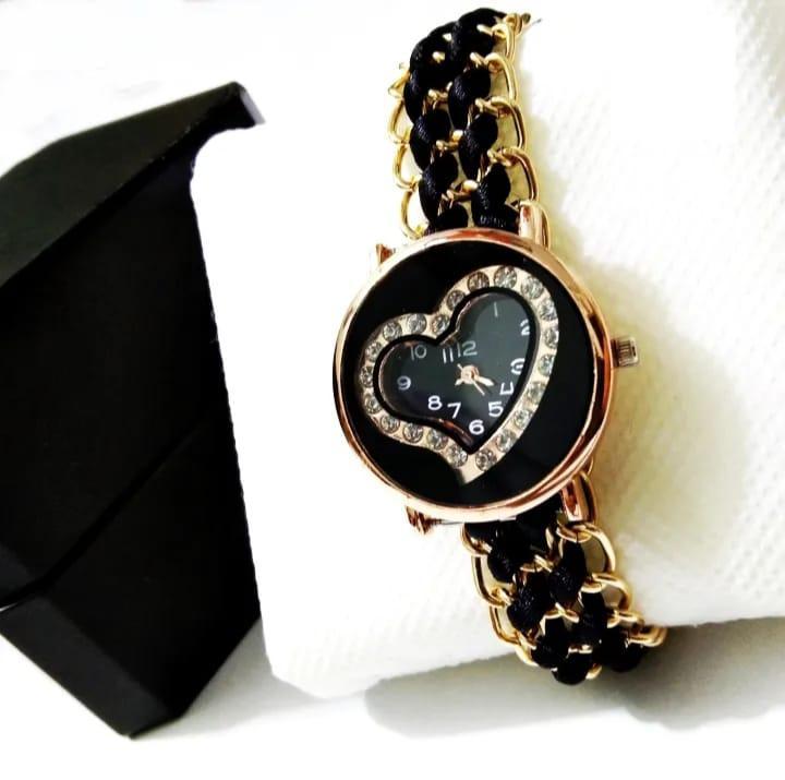 Elegant Heart-Shaped Quartz Watch for Women - Premium Chain Strap Design