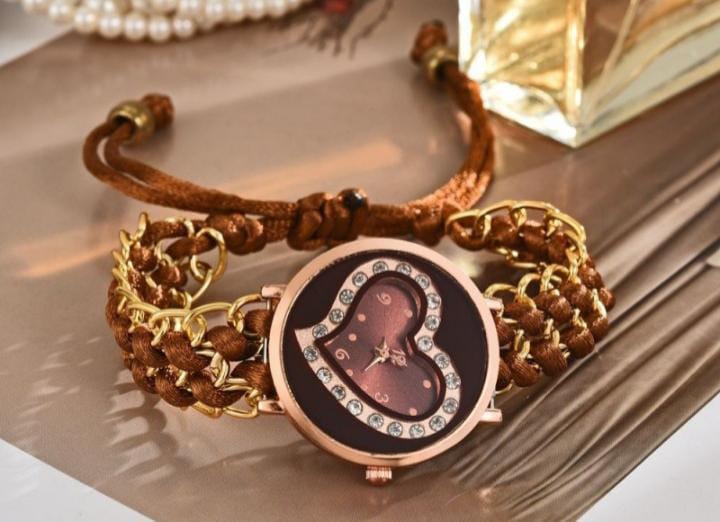 Elegant Heart-Shaped Quartz Watch for Women - Premium Chain Strap Design