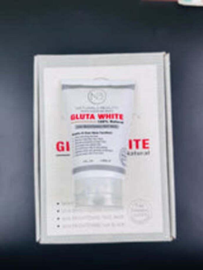 Gluta White Brightening Face Wash for Radiant Skin - Natural Glow Formula - 120ml