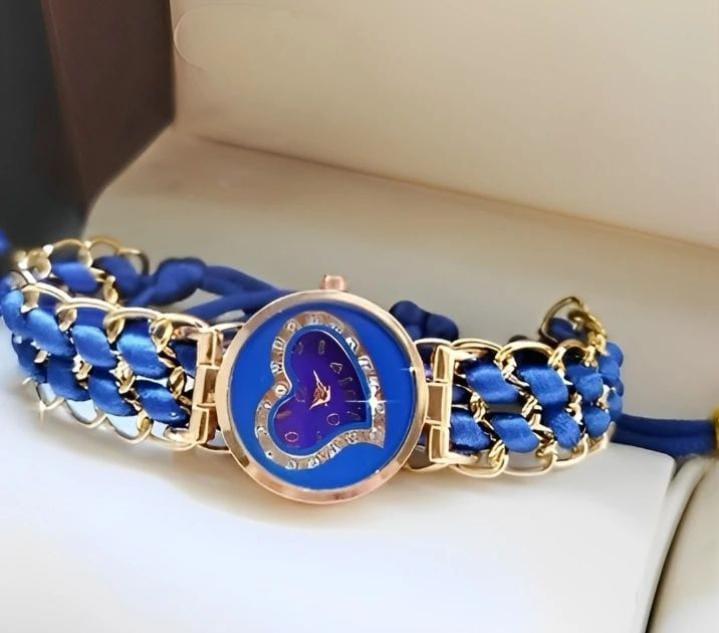 Elegant Heart-Shaped Quartz Watch for Women - Premium Chain Strap Design