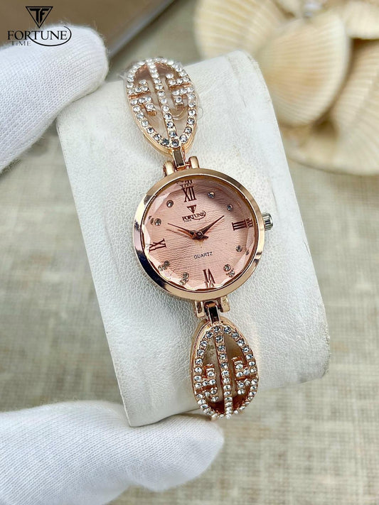 Elegant Rose Gold Women's Watch - Premium Chain Strap Timepiece | FindSasta